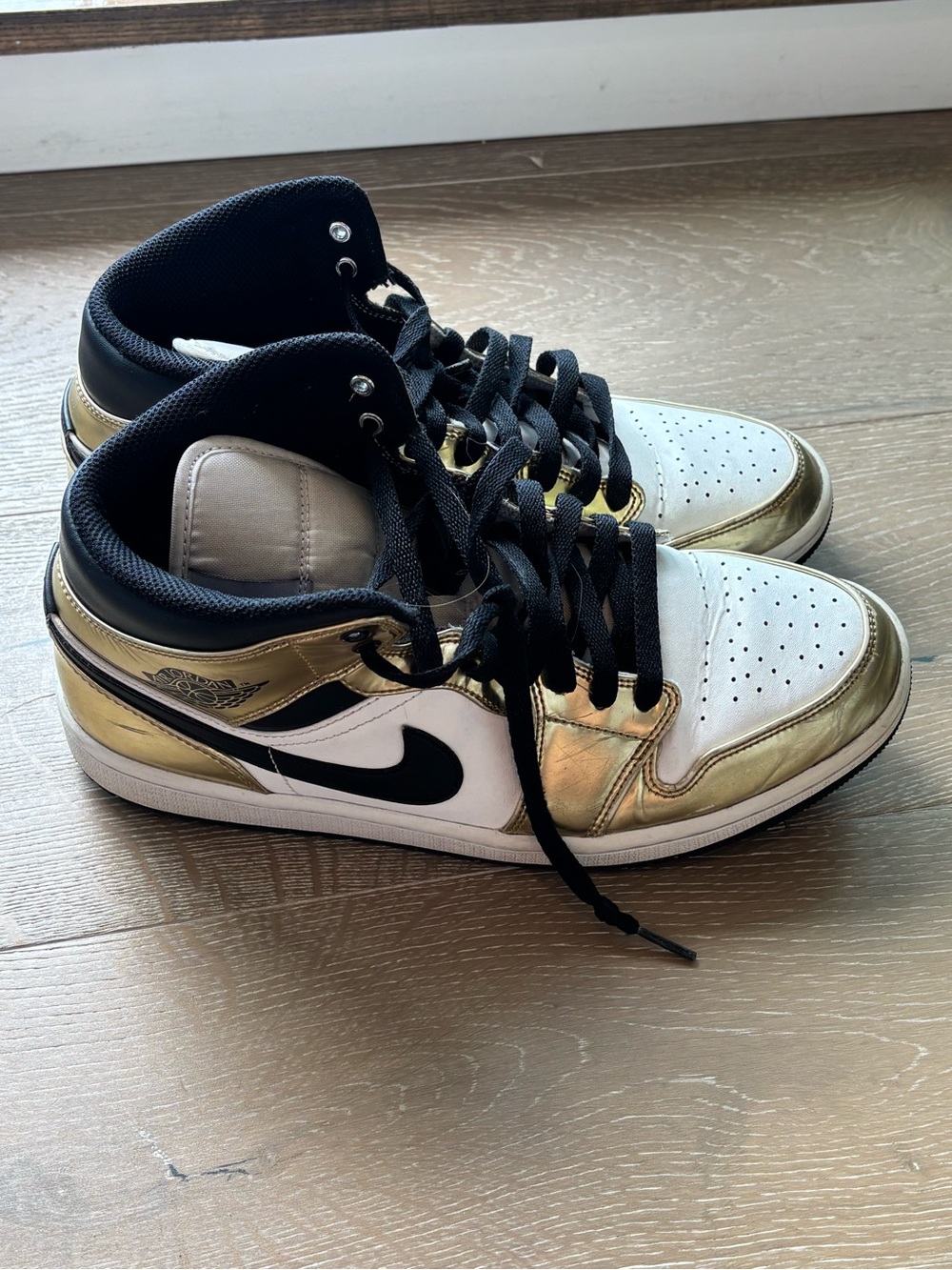 Nike Air Jordan 1 Mid White, Metallic Gold & Black - Picture 1 of 9